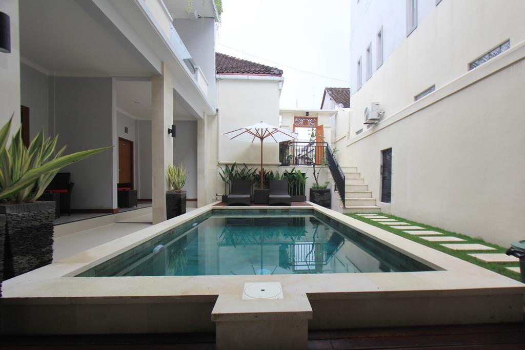 Legian Tom Guest House מראה חיצוני תמונה