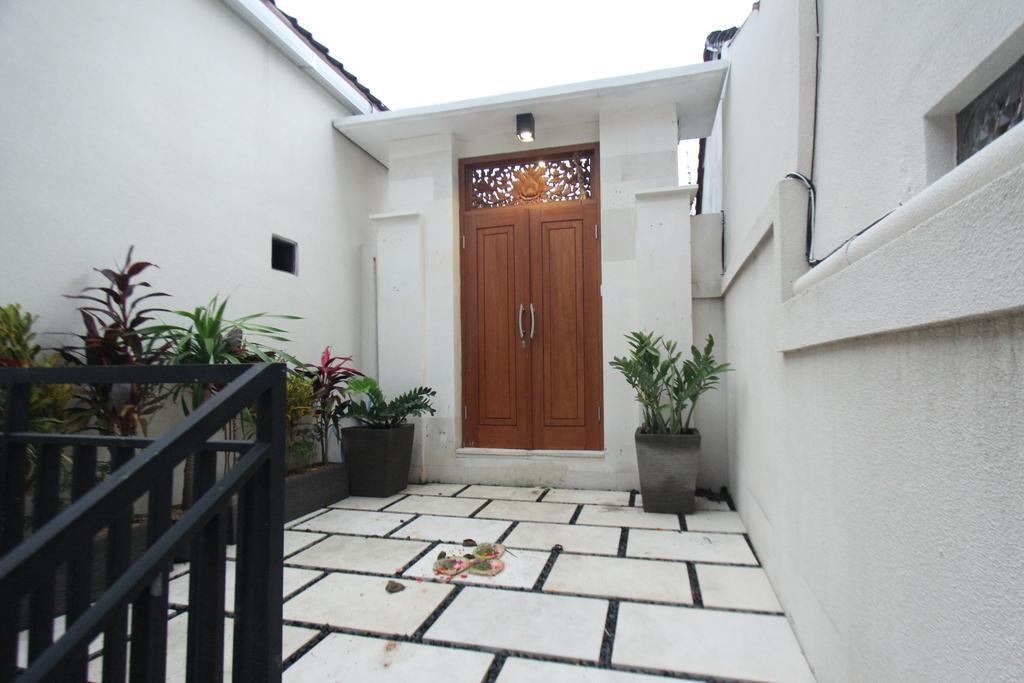 Legian Tom Guest House מראה חיצוני תמונה