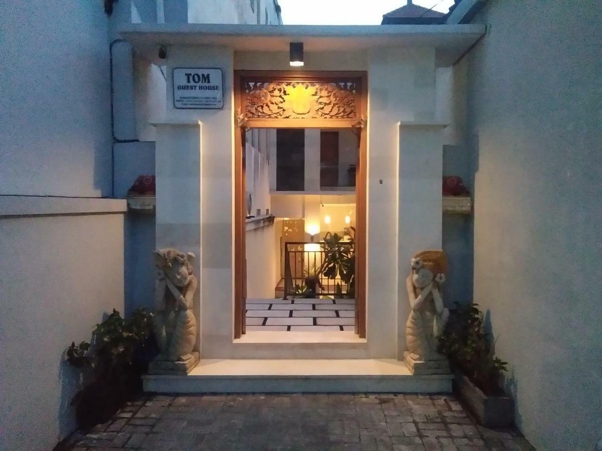 Legian Tom Guest House מראה חיצוני תמונה