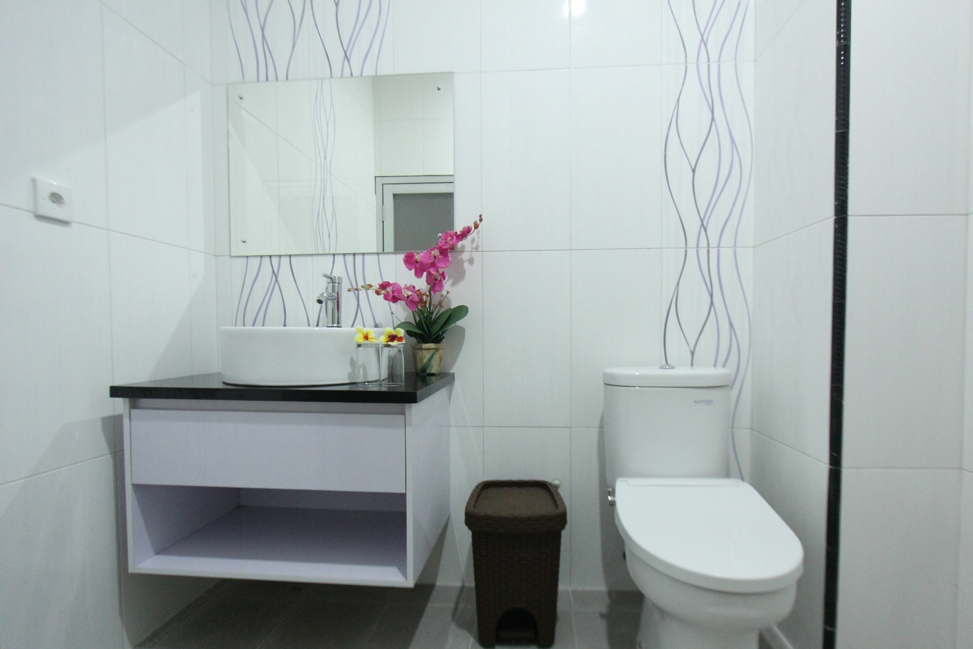 Legian Tom Guest House מראה חיצוני תמונה