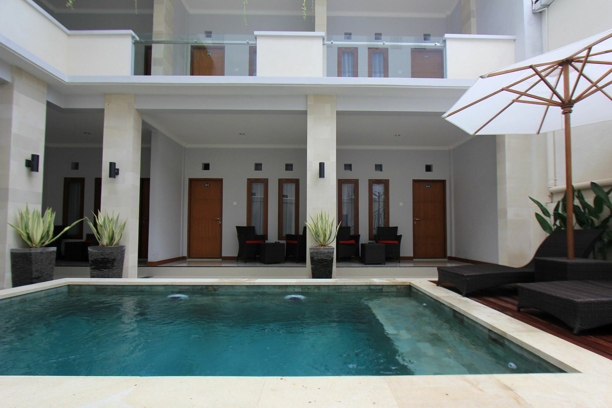 Legian Tom Guest House מראה חיצוני תמונה