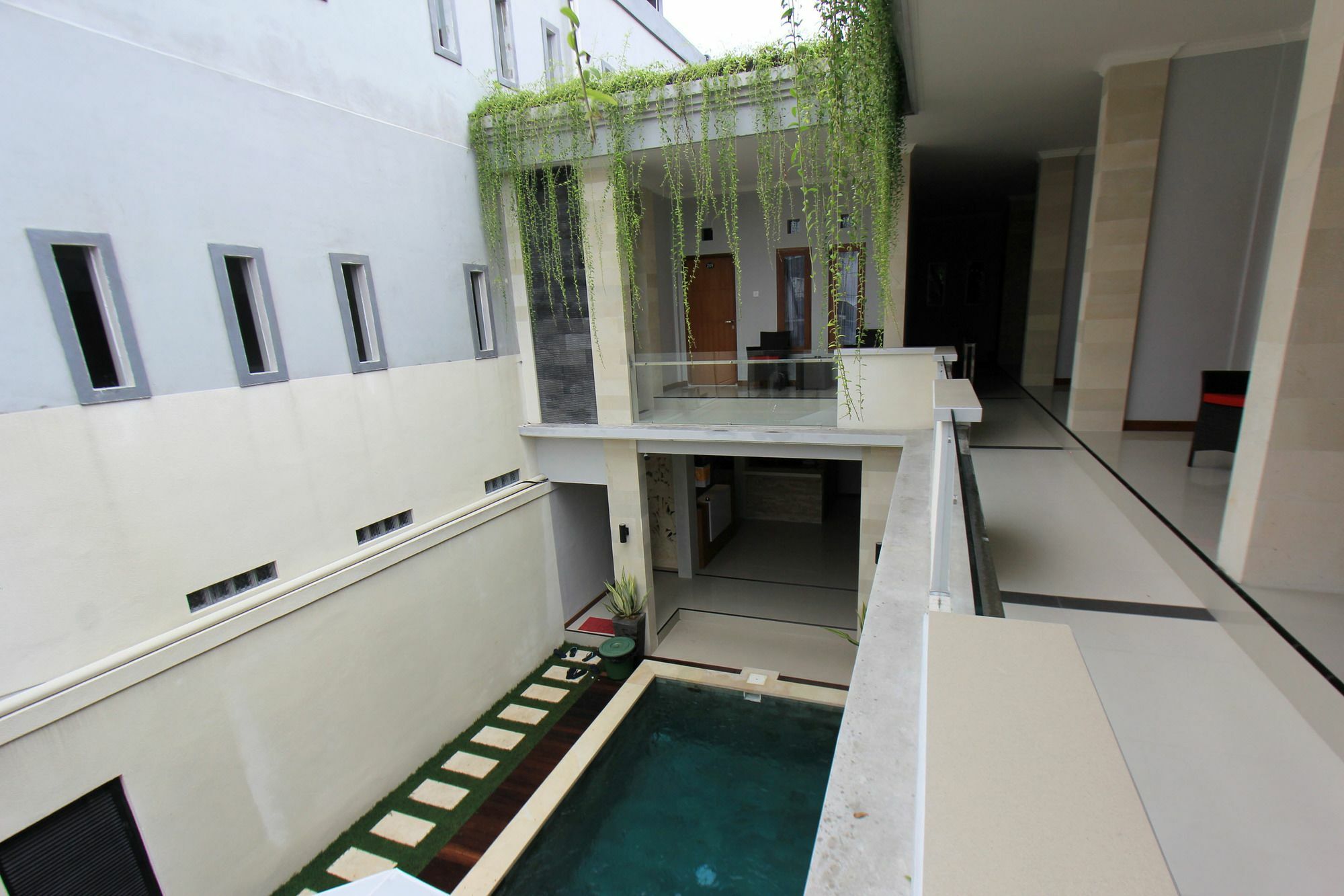 Legian Tom Guest House מראה חיצוני תמונה