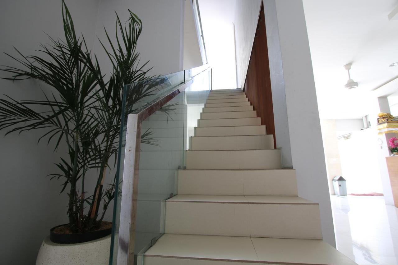 Legian Tom Guest House מראה חיצוני תמונה